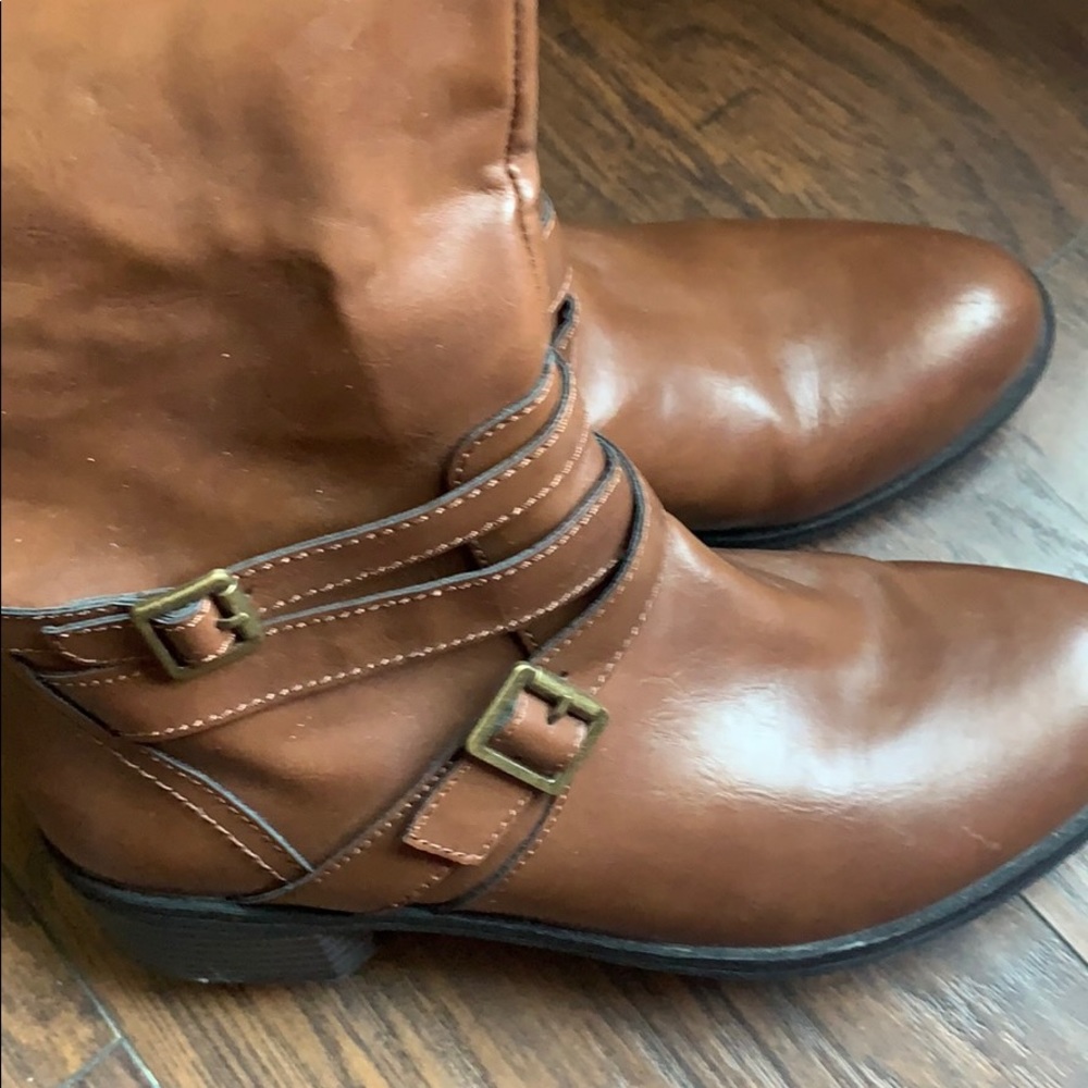 Brown boots size 9